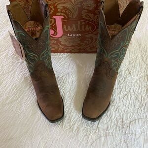 Justin Boots Women's Brown and Teal Heeled Boots Sorrel Apache L2552